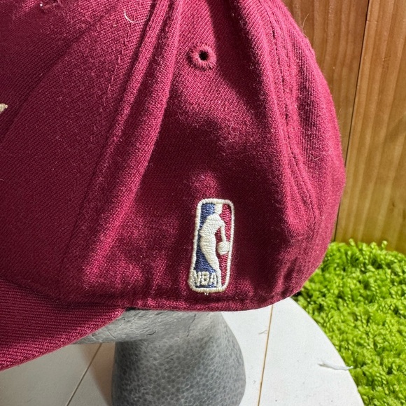 Y2K Cleveland Cavaliers Fitted Maroon Hat - Picture 2 of 5